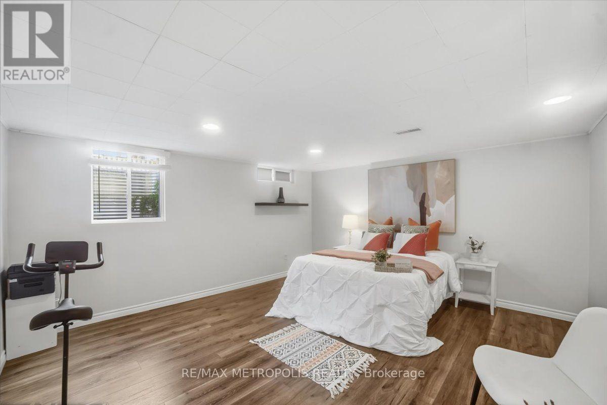 615 Dogwood Lane, Waterloo, ON - Indoor Photo Showing Bedroom