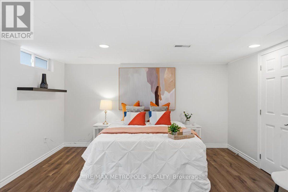 615 Dogwood Lane, Waterloo, ON - Indoor Photo Showing Bedroom