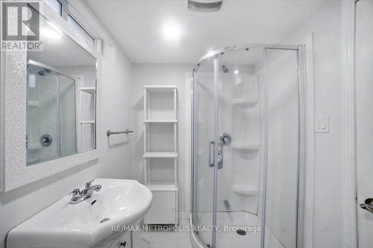 615 Dogwood Lane, Waterloo, ON - Indoor Photo Showing Bathroom