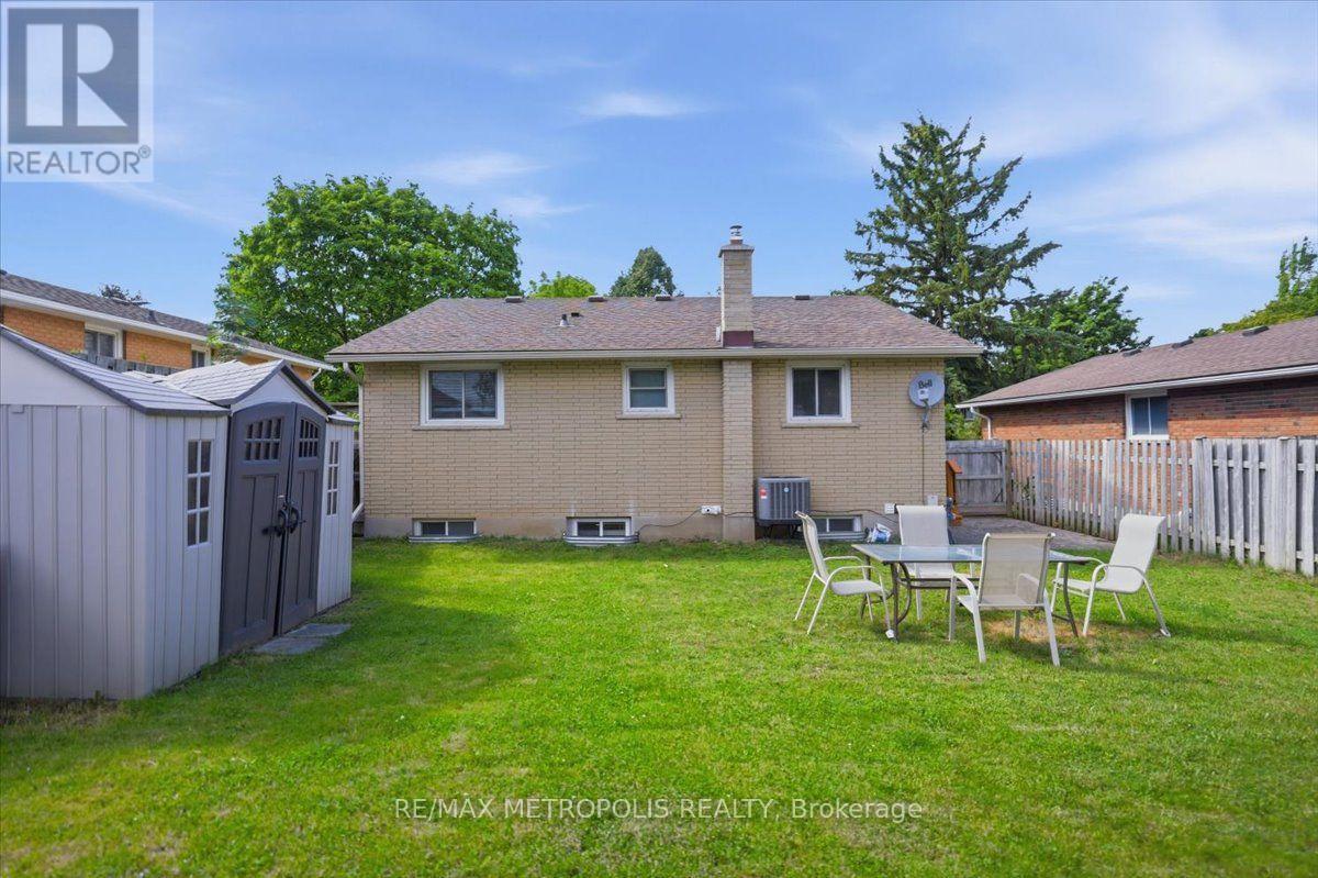 615 Dogwood Lane, Waterloo, ON - Outdoor With Exterior