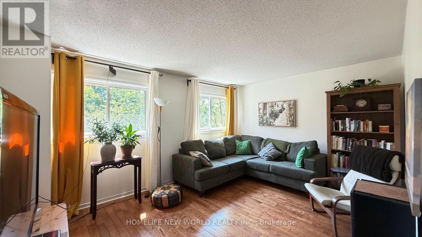 5 Doral Gate, Markham, ON - Indoor Photo Showing Living Room