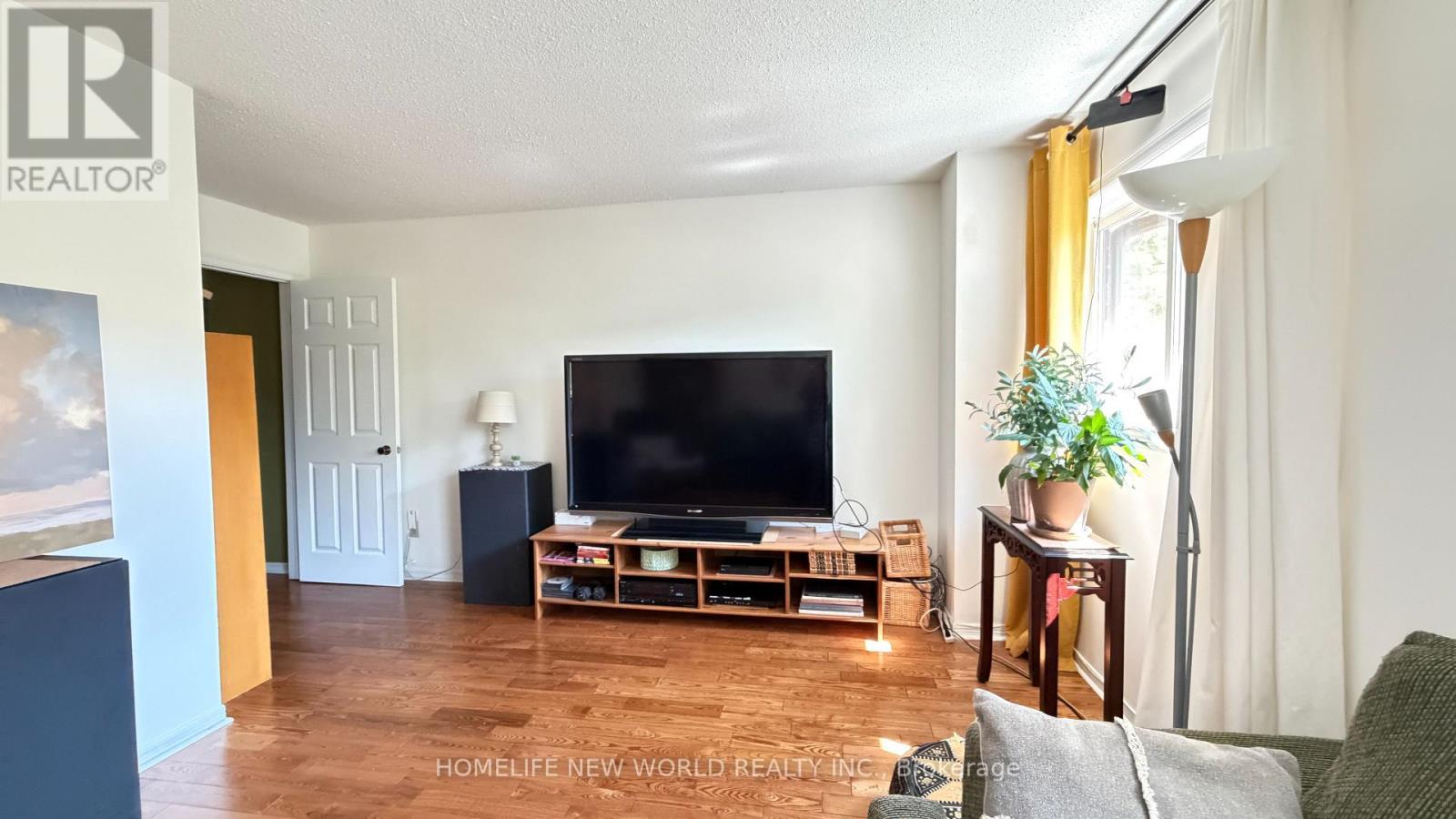 5 Doral Gate, Markham, ON - Indoor Photo Showing Living Room