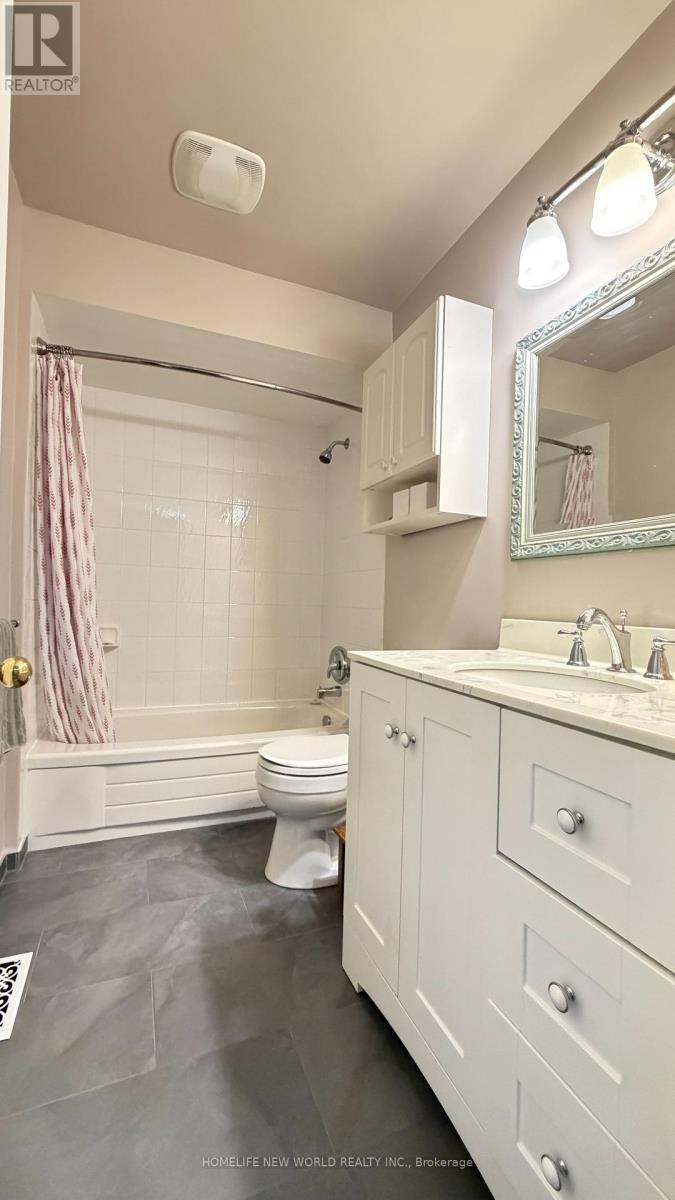 5 Doral Gate, Markham, ON - Indoor Photo Showing Bathroom