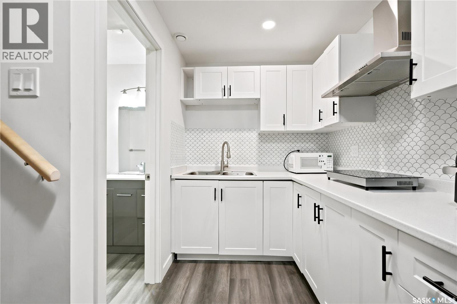 207 Kolynchuk Manor, Saskatoon, SK - Indoor Photo Showing Kitchen With Double Sink