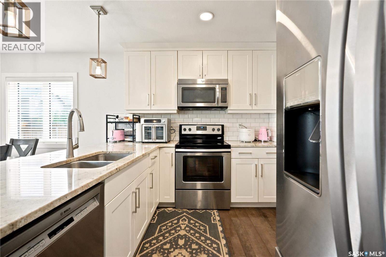 207 Kolynchuk Manor, Saskatoon, SK - Indoor Photo Showing Kitchen With Stainless Steel Kitchen With Double Sink With Upgraded Kitchen