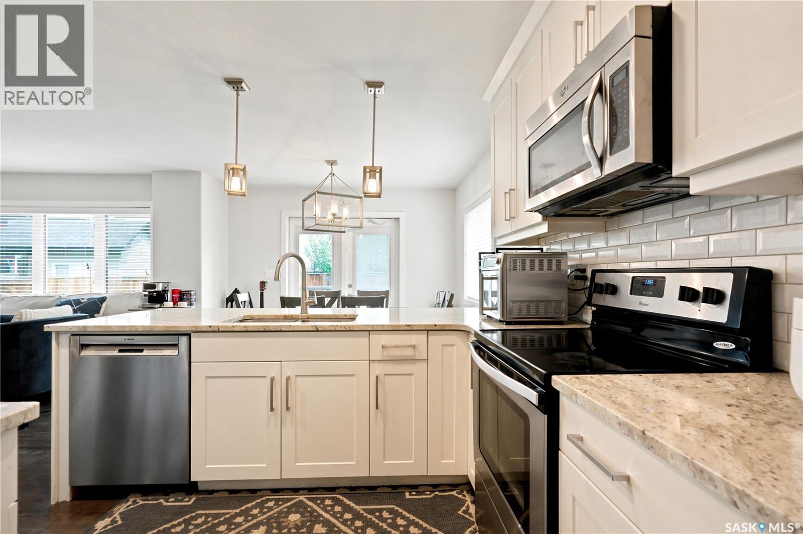 207 Kolynchuk Manor, Saskatoon, SK - Indoor Photo Showing Kitchen With Stainless Steel Kitchen With Upgraded Kitchen