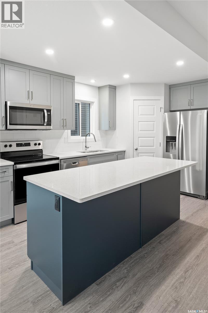 2921 Green Turtle Road, Regina, SK - Indoor Photo Showing Kitchen With Upgraded Kitchen
