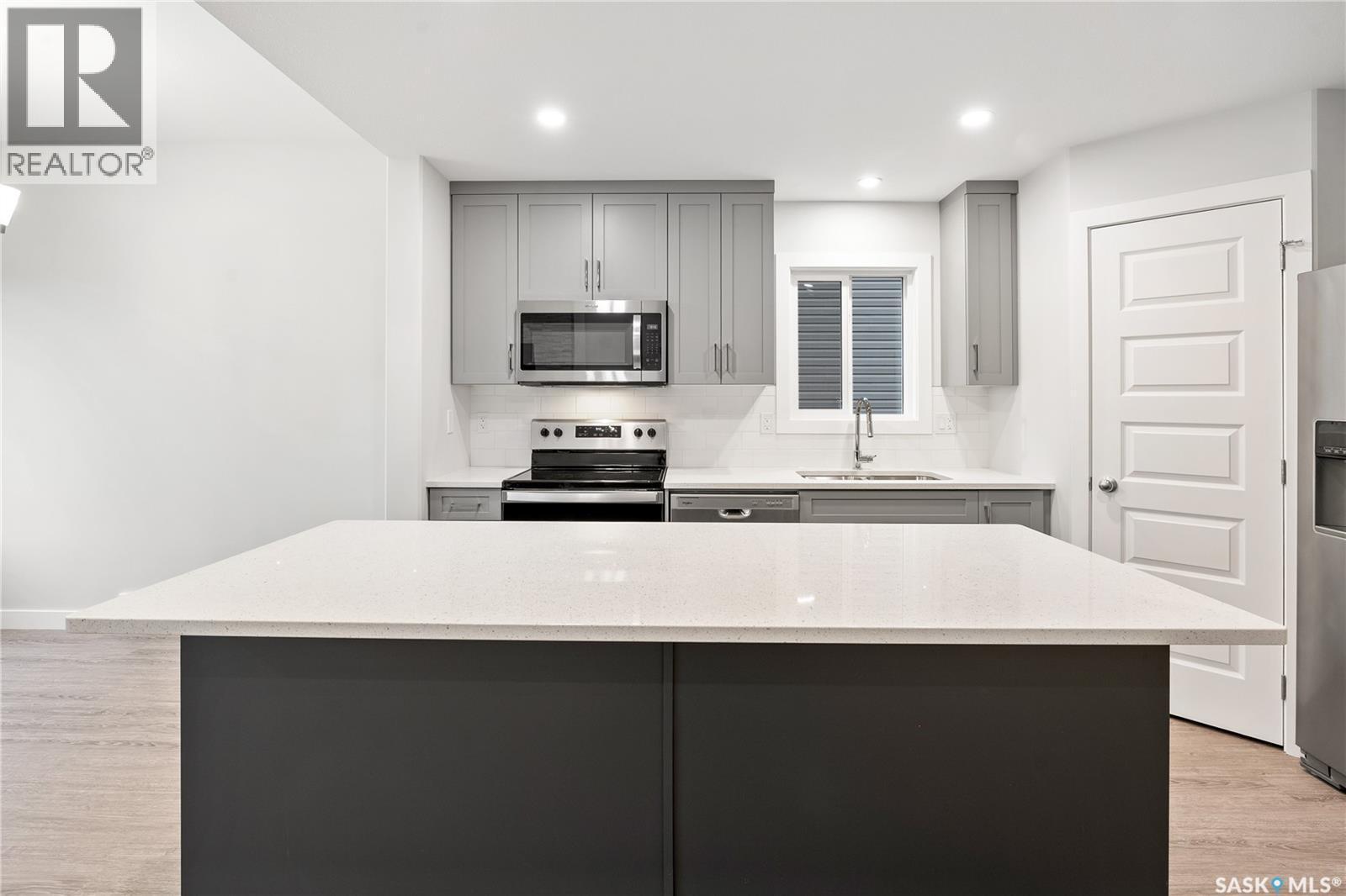 2921 Green Turtle Road, Regina, SK - Indoor Photo Showing Kitchen With Upgraded Kitchen