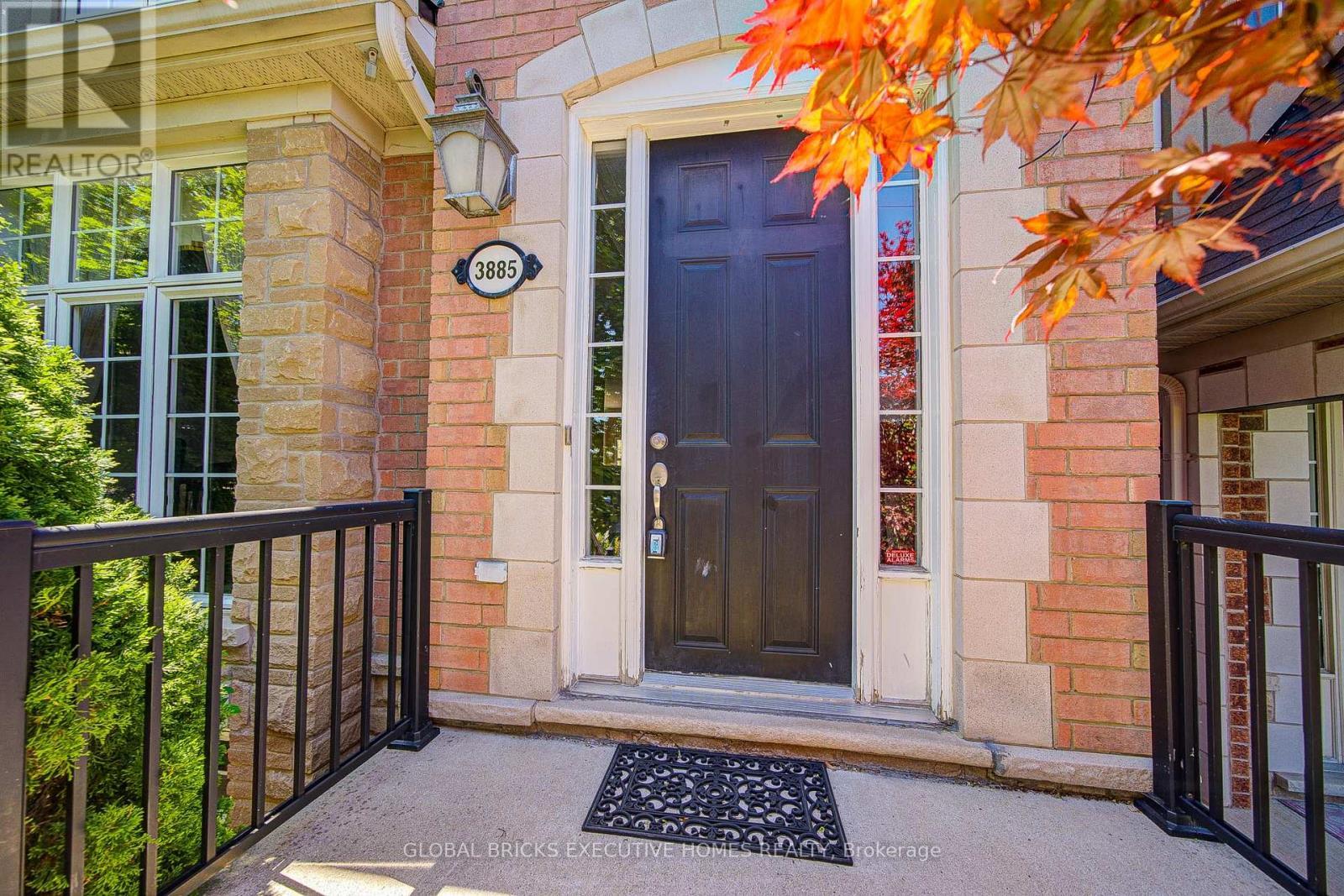 3885 Eglinton Avenue, Mississauga, ON - Outdoor With Exterior