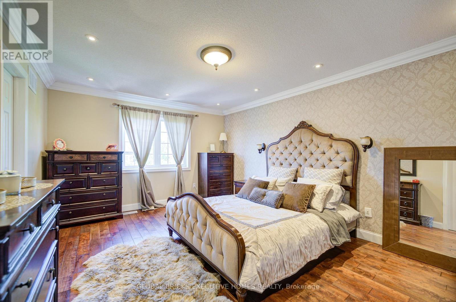 3885 Eglinton Avenue, Mississauga, ON - Indoor Photo Showing Bedroom
