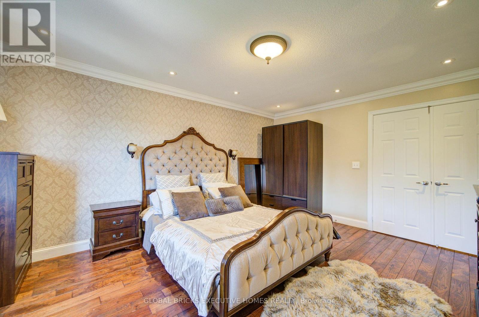 3885 Eglinton Avenue, Mississauga, ON - Indoor Photo Showing Bedroom