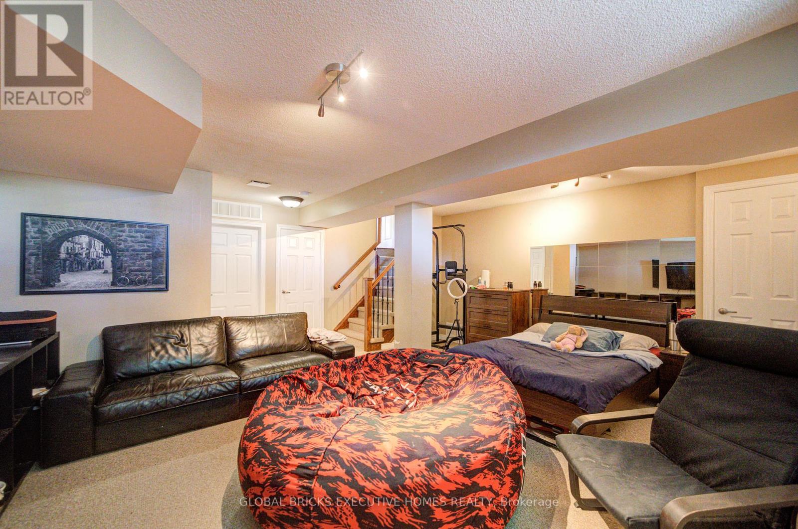 3885 Eglinton Avenue, Mississauga, ON - Indoor