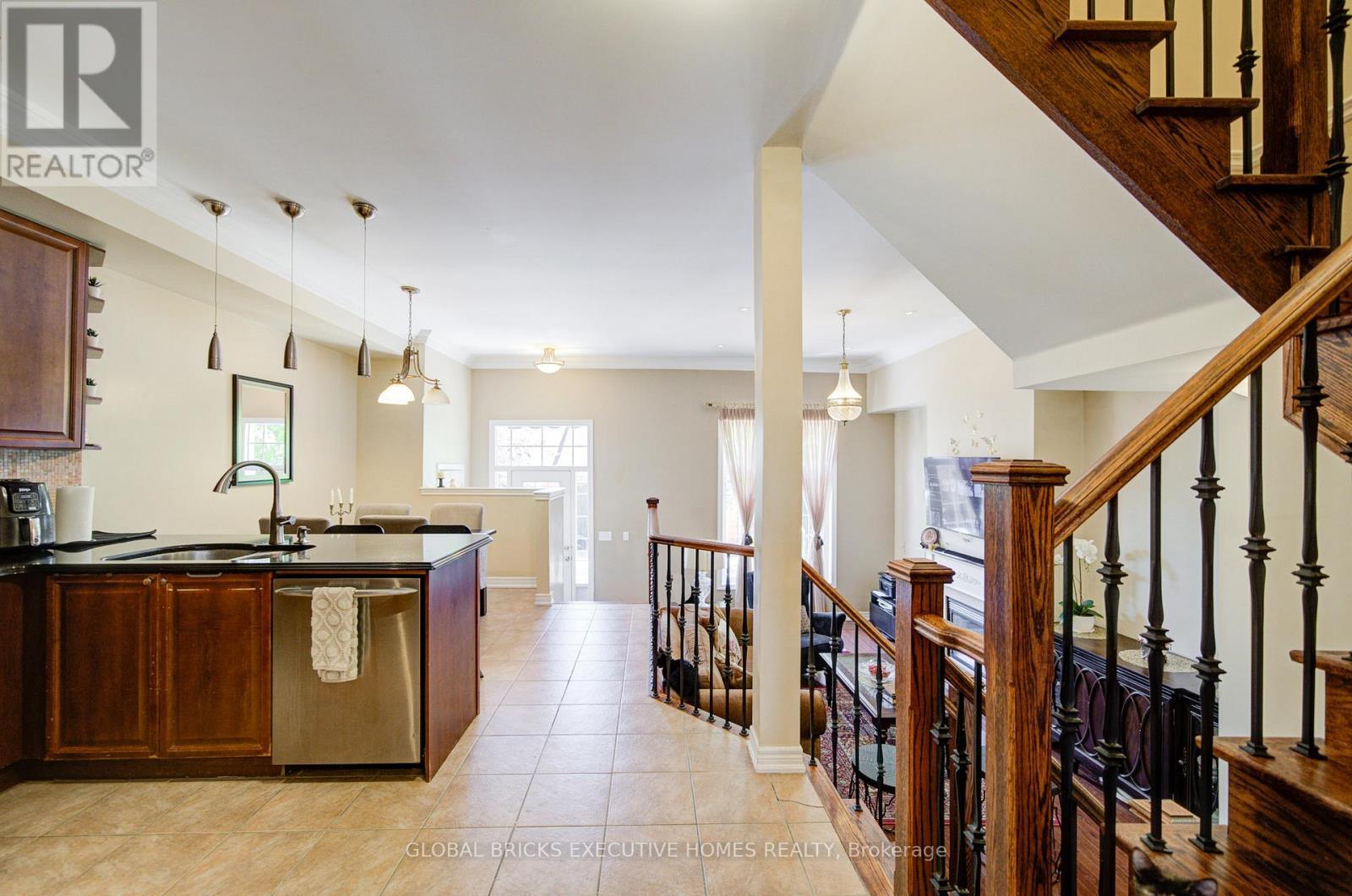 3885 Eglinton Avenue, Mississauga, ON - Indoor
