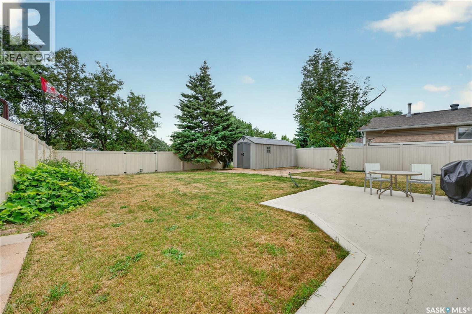 12 Jackson Bay, Regina, SK - Outdoor With Backyard