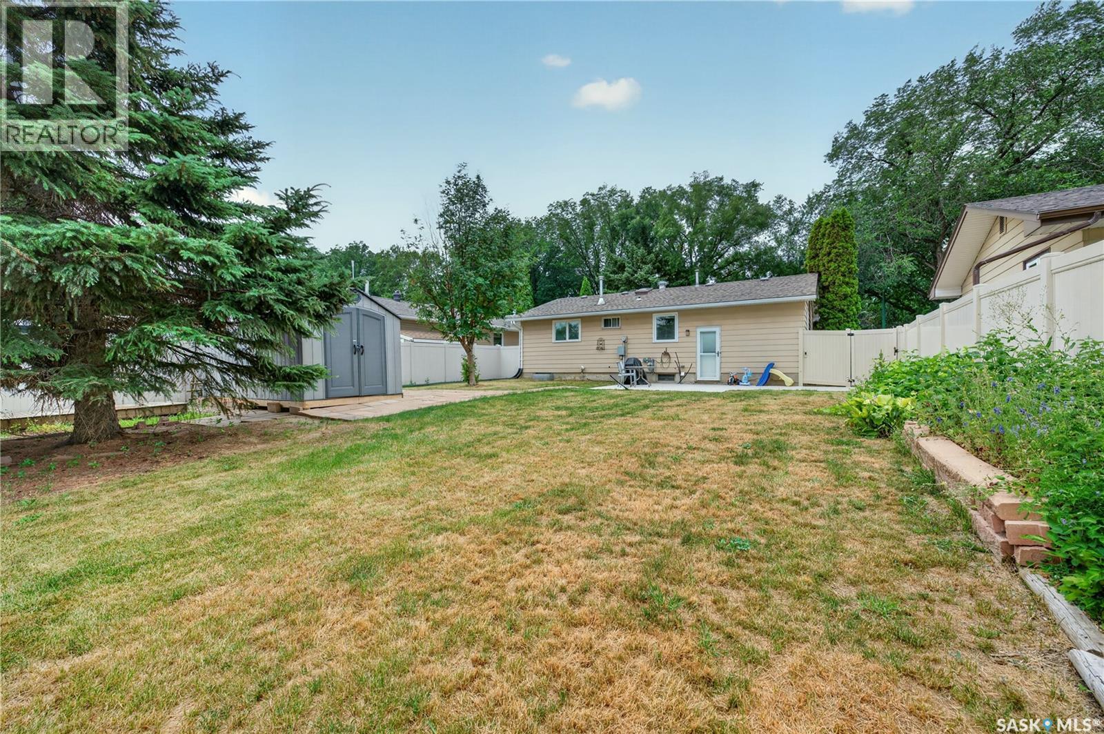 12 Jackson Bay, Regina, SK - Outdoor