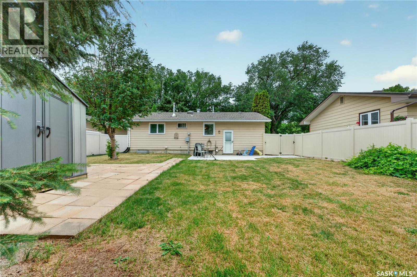 12 Jackson Bay, Regina, SK - Outdoor