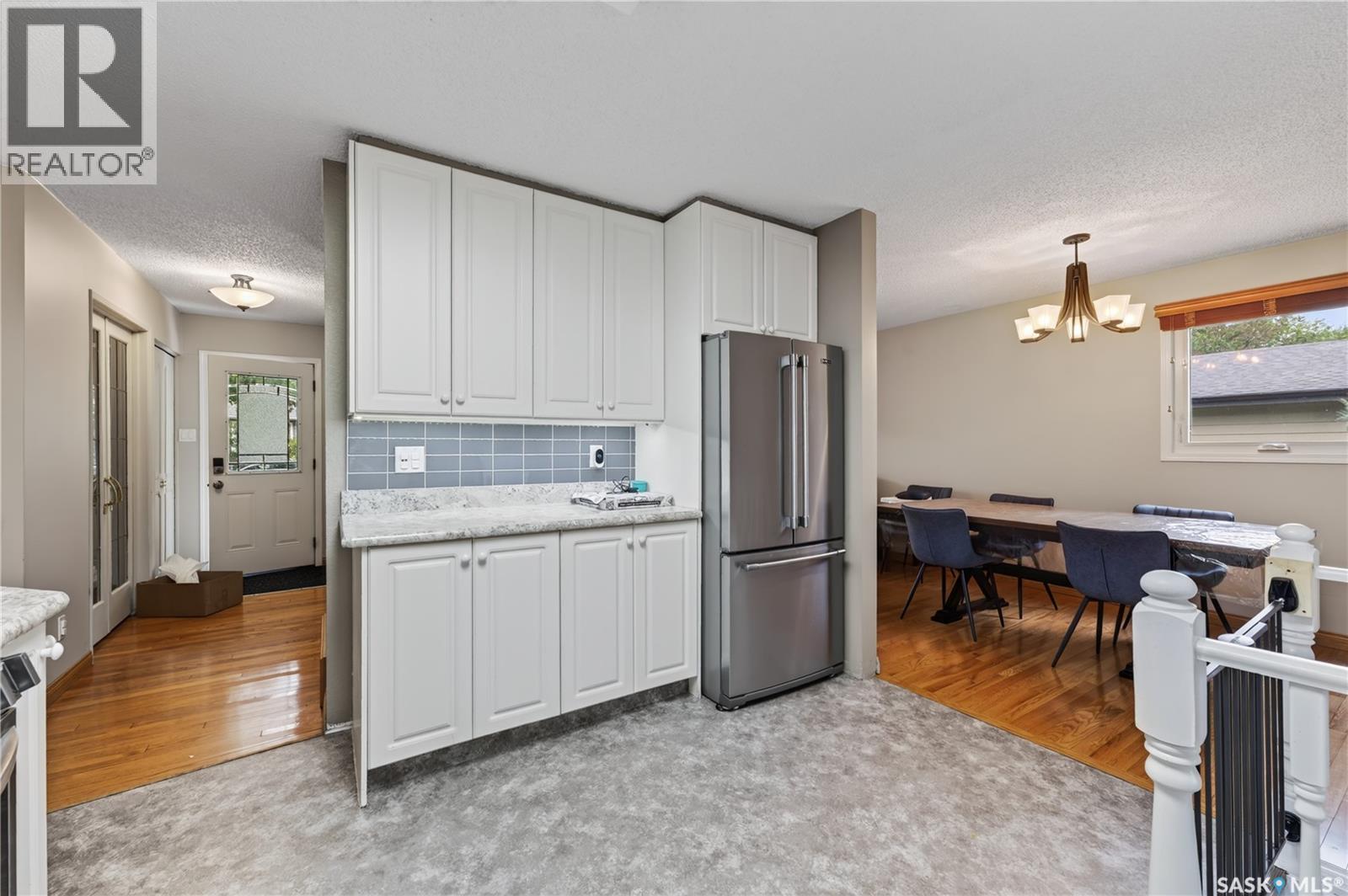 12 Jackson Bay, Regina, SK - Indoor Photo Showing Kitchen