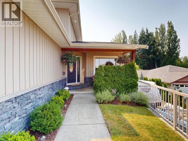 7066 Qualicum Way, Powell River, BC - Outdoor