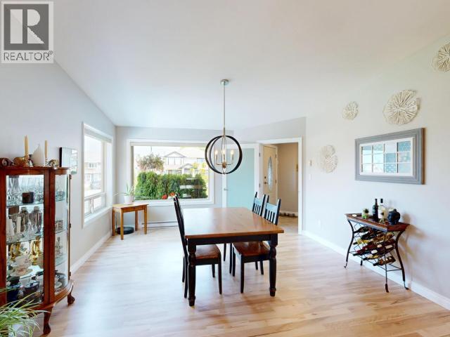 7066 Qualicum Way, Powell River, BC - Indoor Photo Showing Dining Room