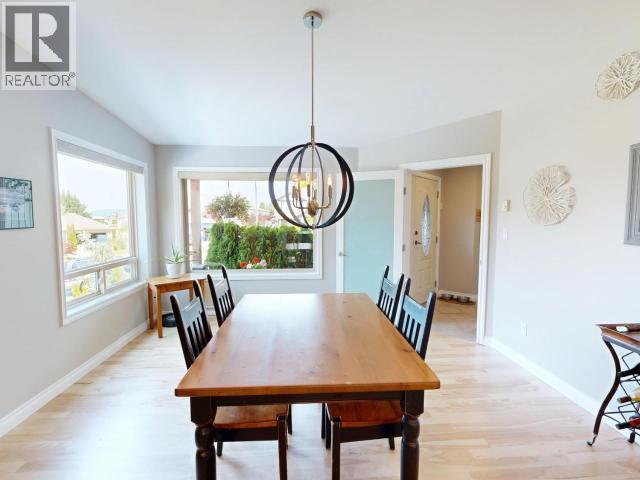7066 Qualicum Way, Powell River, BC - Indoor Photo Showing Dining Room