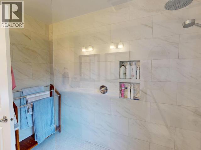 7066 Qualicum Way, Powell River, BC - Indoor Photo Showing Bathroom