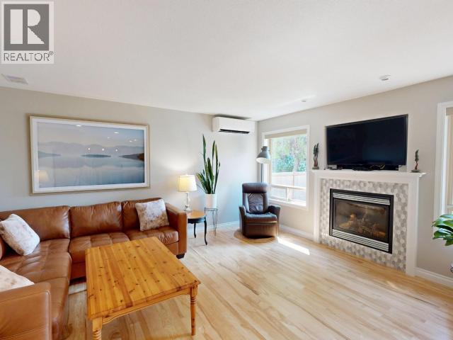 7066 Qualicum Way, Powell River, BC - Indoor Photo Showing Living Room With Fireplace