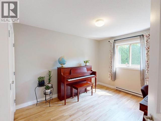 7066 Qualicum Way, Powell River, BC - Indoor Photo Showing Other Room