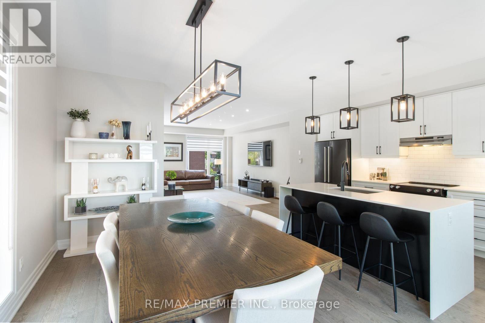 2 Gaddi Way, Vaughan, ON - Indoor Photo Showing Dining Room