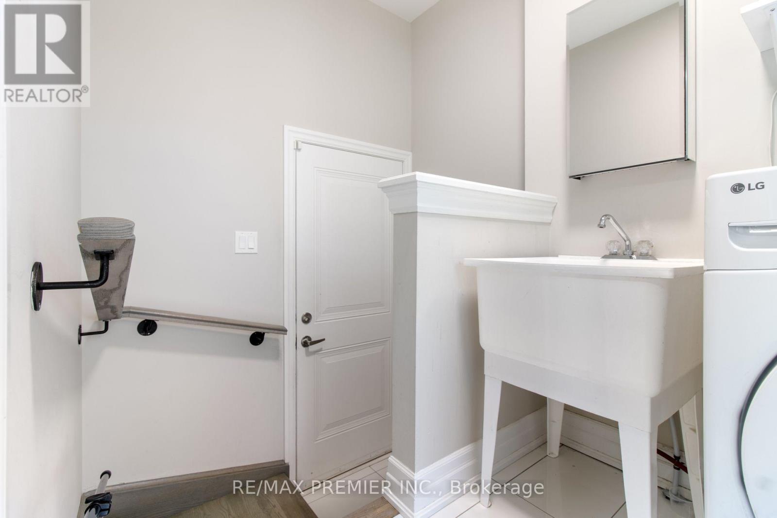 2 Gaddi Way, Vaughan, ON - Indoor Photo Showing Laundry Room
