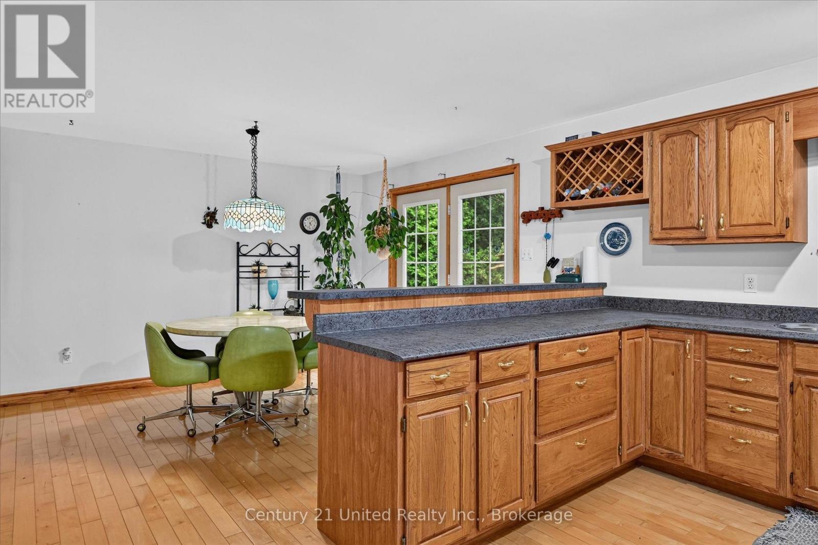 335 Douro 3Rd Line, Douro-Dummer, ON - Indoor Photo Showing Kitchen
