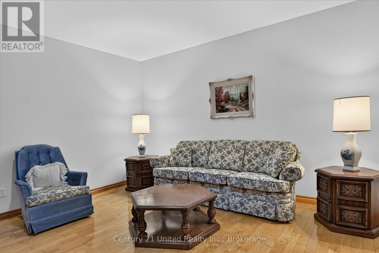 335 Douro 3Rd Line, Douro-Dummer, ON - Indoor Photo Showing Living Room