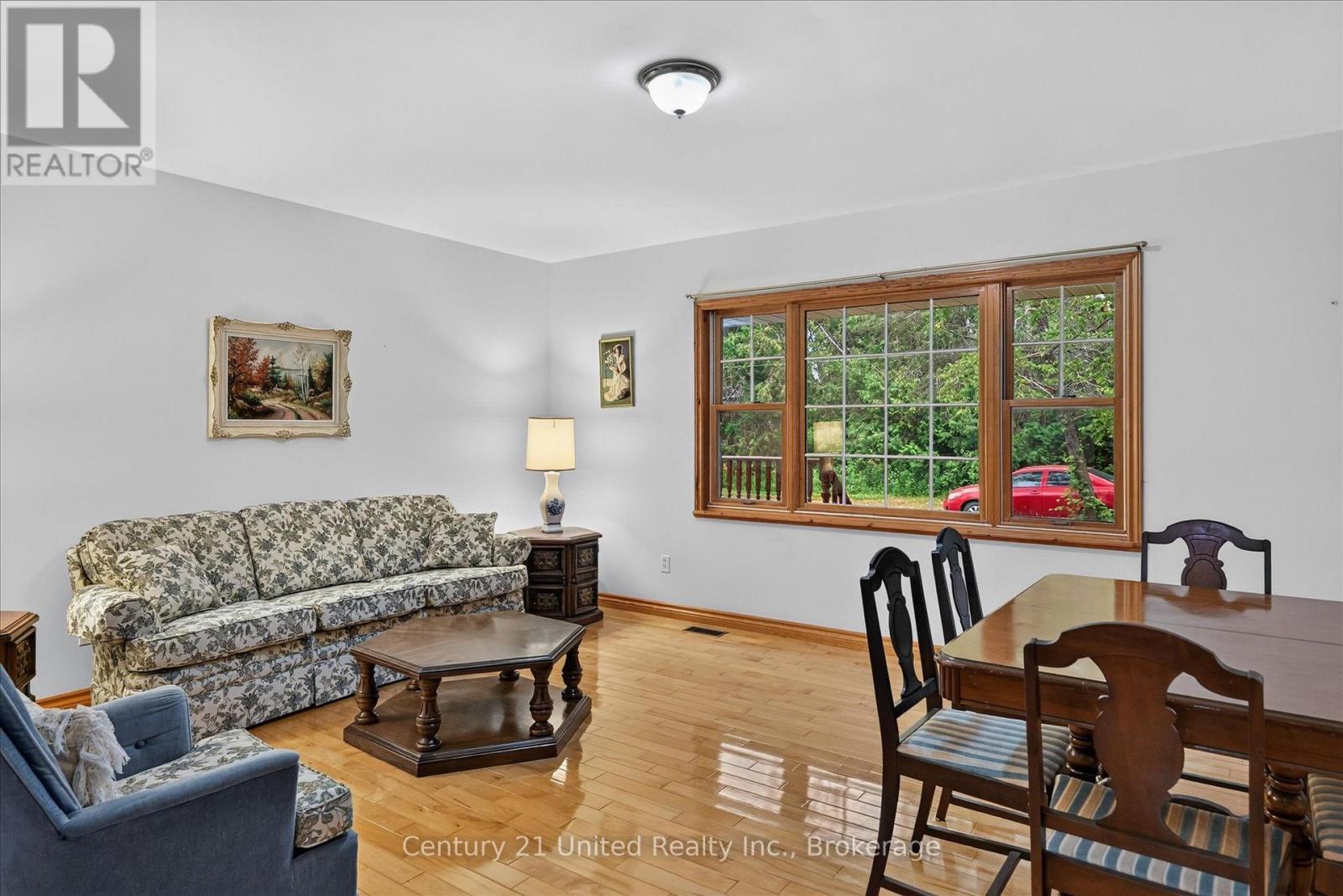 335 Douro 3Rd Line, Douro-Dummer, ON - Indoor Photo Showing Living Room