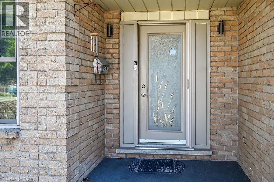 621 Tomahawk Crescent, Ancaster, ON - Outdoor With Exterior