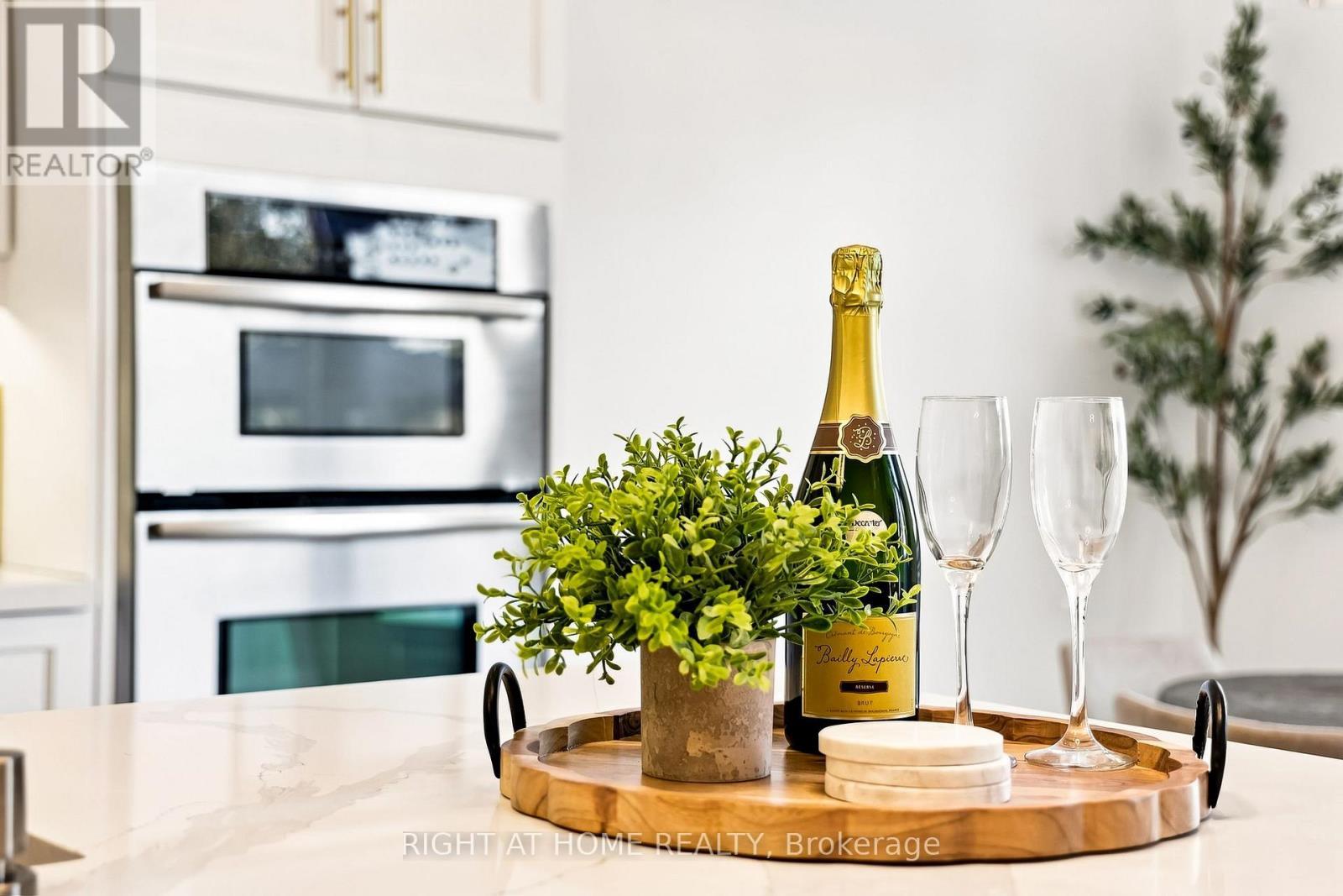 179 Cachet Boulevard, Whitby, ON - Indoor Photo Showing Kitchen