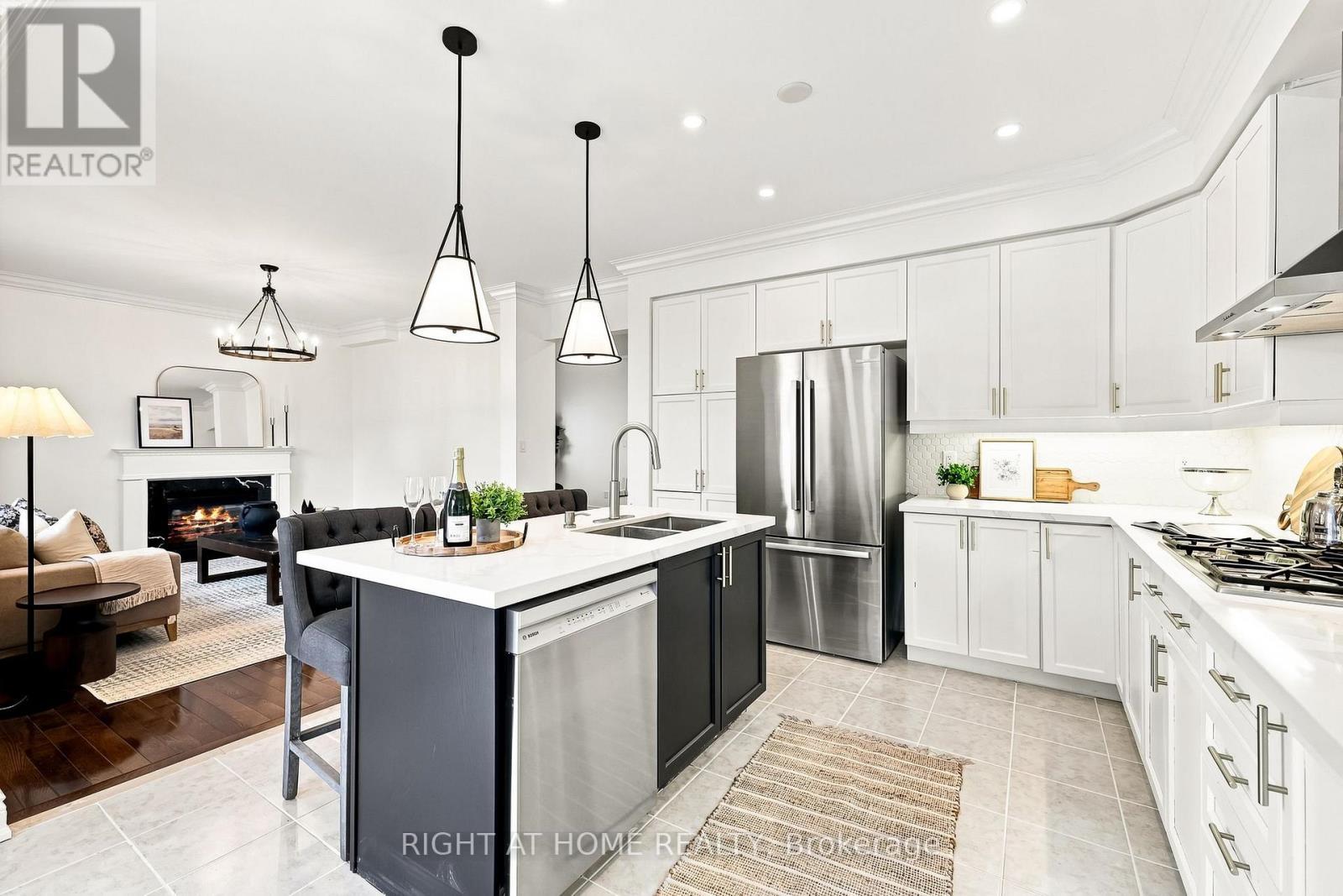 179 Cachet Boulevard, Whitby, ON - Indoor Photo Showing Kitchen With Stainless Steel Kitchen With Double Sink With Upgraded Kitchen
