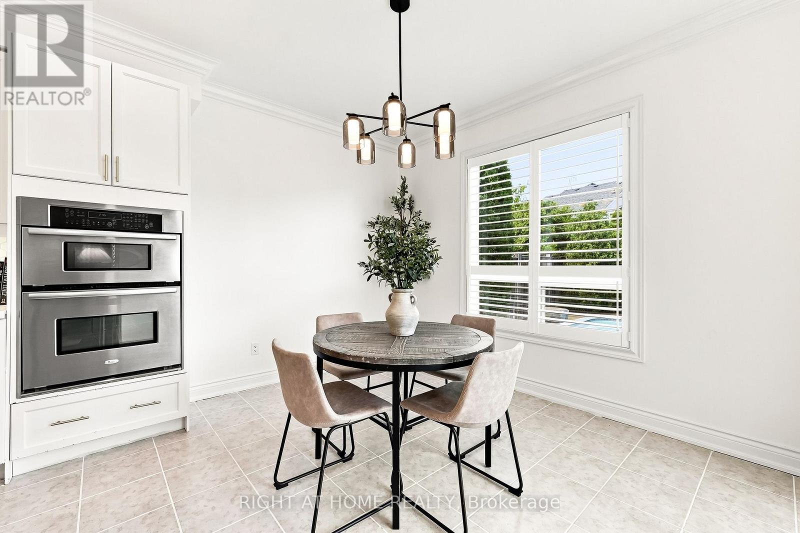 179 Cachet Boulevard, Whitby, ON - Indoor Photo Showing Dining Room