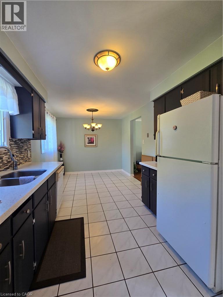 59 Chalmers Street S, Cambridge, ON - Indoor Photo Showing Kitchen With Double Sink