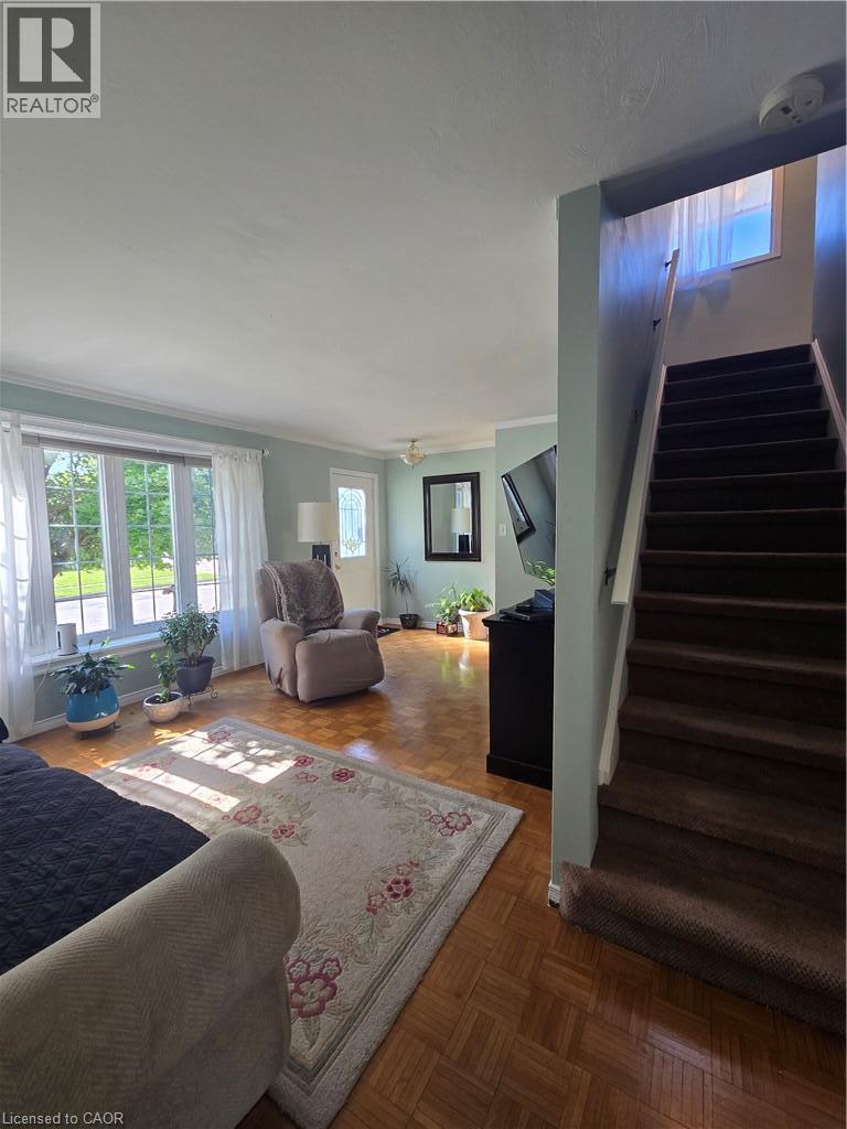 59 Chalmers Street S, Cambridge, ON - Indoor Photo Showing Living Room