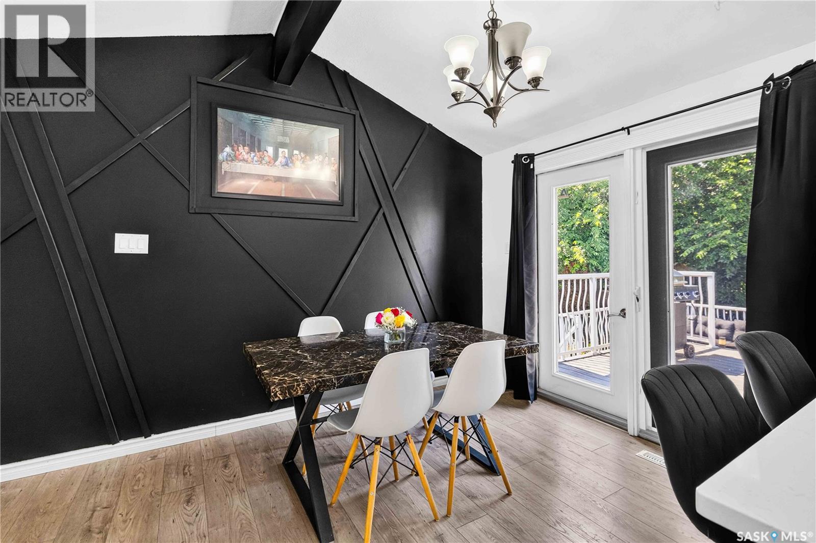 526 Tobin Crescent, Saskatoon, SK - Indoor Photo Showing Dining Room