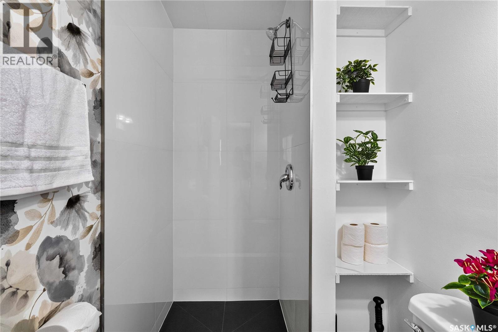 526 Tobin Crescent, Saskatoon, SK - Indoor Photo Showing Bathroom