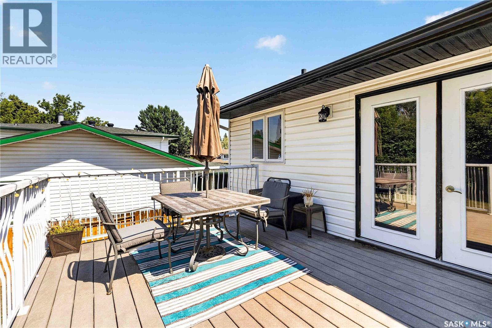 526 Tobin Crescent, Saskatoon, SK - Outdoor With Deck Patio Veranda With Exterior
