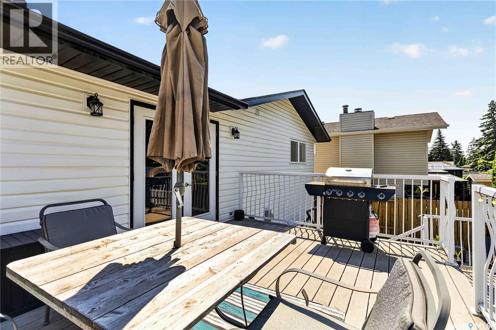 526 Tobin Crescent, Saskatoon, SK - Outdoor With Deck Patio Veranda With Exterior