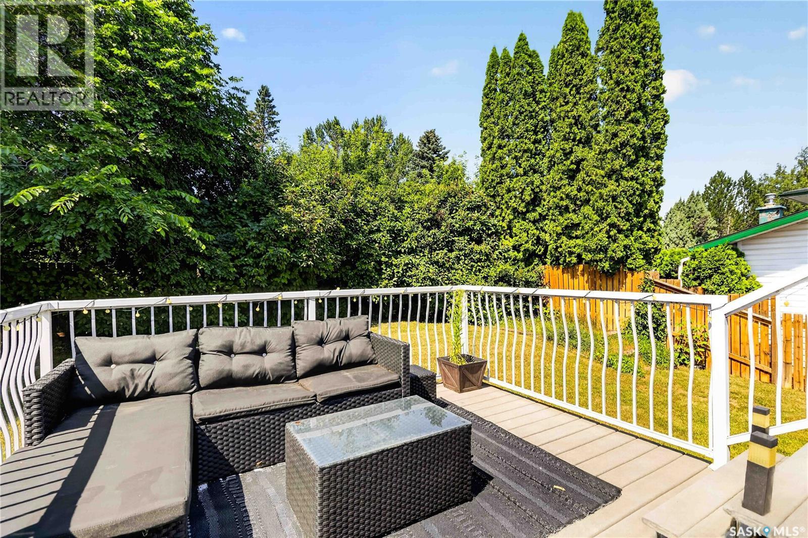 526 Tobin Crescent, Saskatoon, SK - Outdoor With Deck Patio Veranda