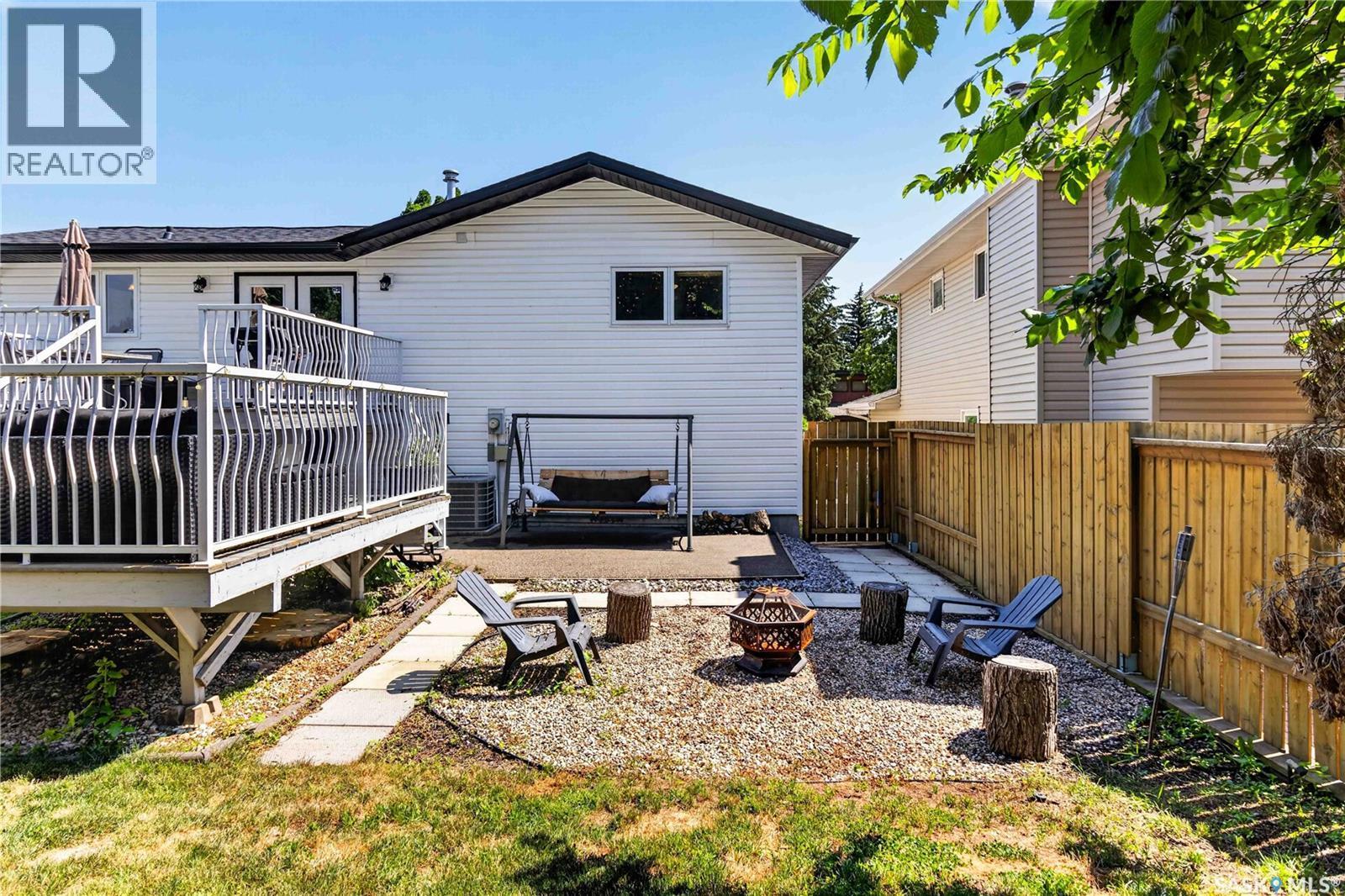 526 Tobin Crescent, Saskatoon, SK - Outdoor With Deck Patio Veranda With Exterior