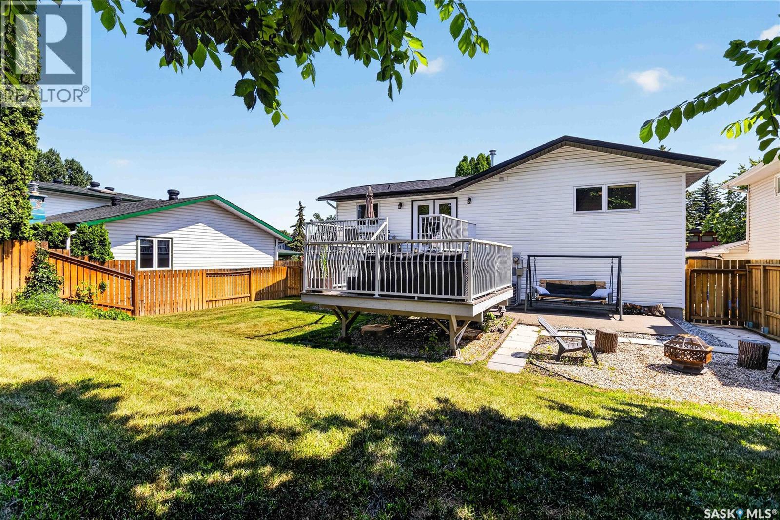 526 Tobin Crescent, Saskatoon, SK - Outdoor With Deck Patio Veranda With Exterior