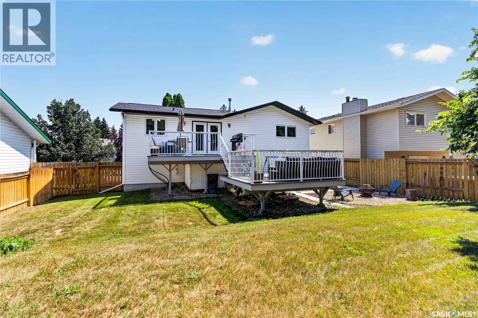 526 Tobin Crescent, Saskatoon, SK - Outdoor With Deck Patio Veranda With Exterior