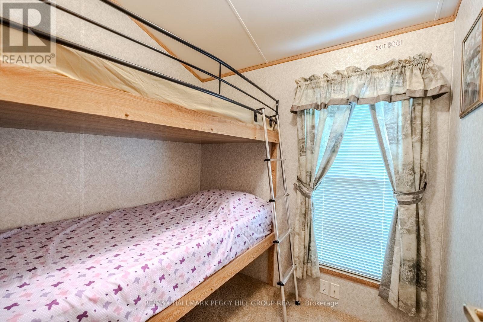 13 Huron Circle, Wasaga Beach, ON - Indoor Photo Showing Bedroom