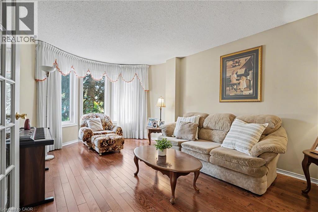 5172 Hidden Valley Court, Mississauga, ON - Indoor Photo Showing Living Room