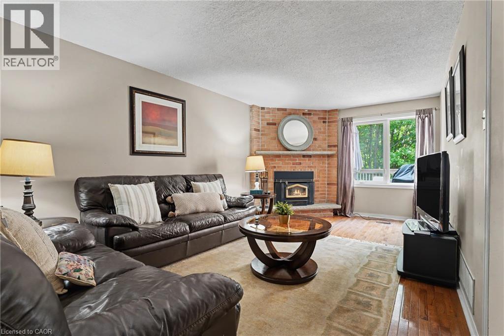 5172 Hidden Valley Court, Mississauga, ON - Indoor Photo Showing Living Room With Fireplace