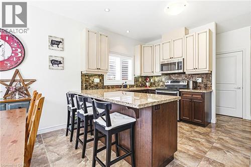 32 Dulgaren Street, Hamilton, ON - Indoor Photo Showing Kitchen